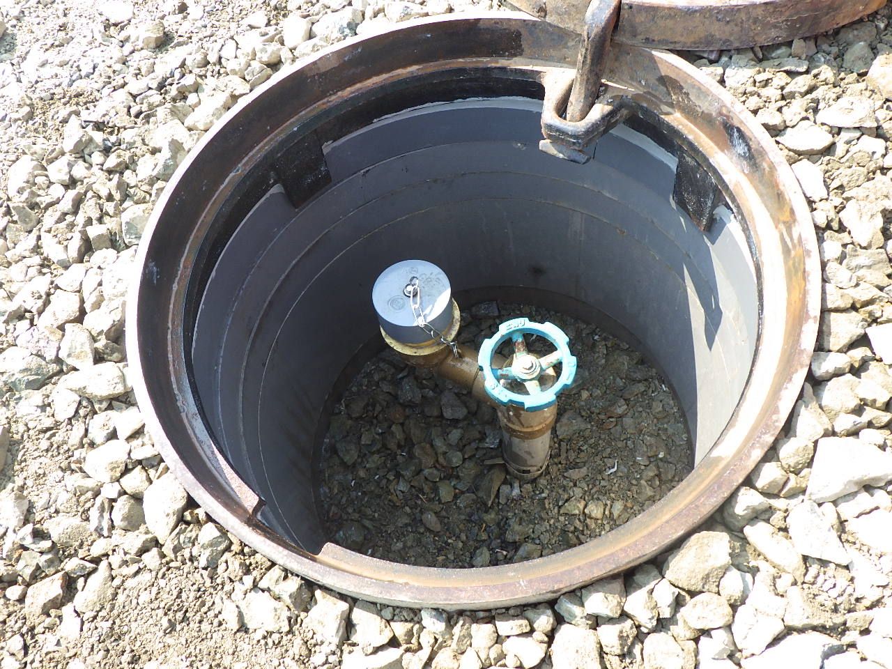 地中に据えた水道の仕切弁